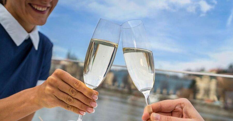 Prague: Evening Vltava River Eco Cruise with Prosecco - Who will enjoy this cruise most