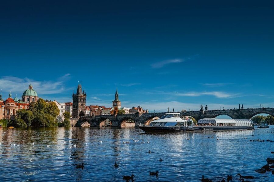 Prague: Evening Vltava River Eco Cruise with Prosecco - A smooth, quiet start on the Vltava