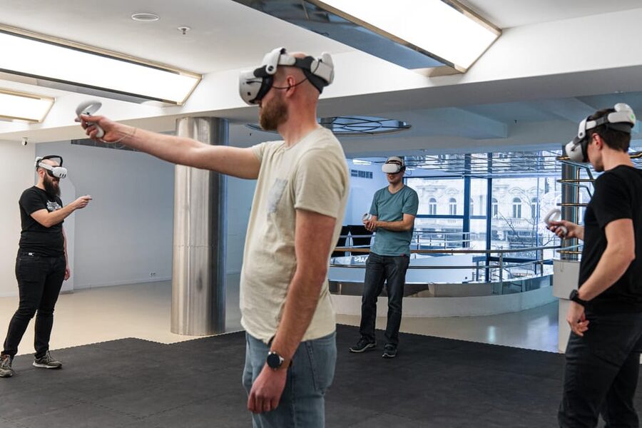 Prague: Explore the Virtual World of Assassin's Creed - Why the teamwork changes the experience