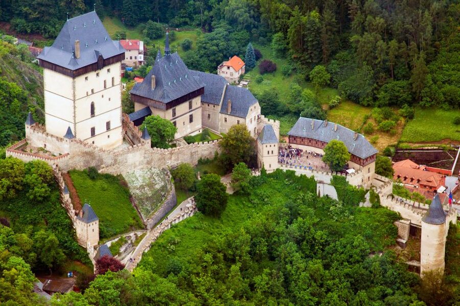 Prague: Fairytale Karlstejn Castle in Retro-Style Car - Who will get the most from this private outing