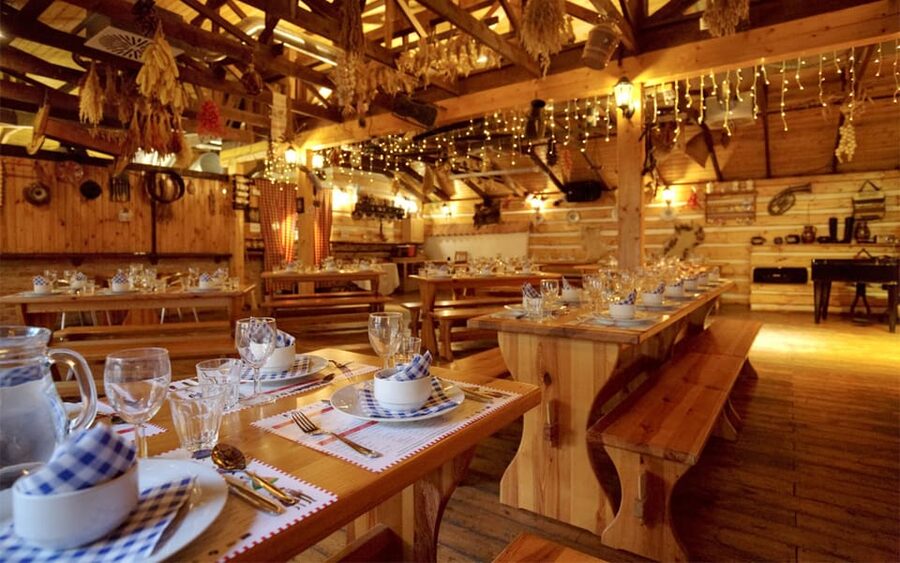 Prague: Folk Dancing Dinner Experience - Why the transport deserves attention