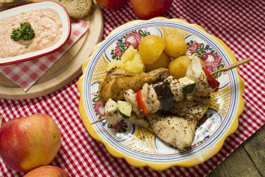 Prague: Folkloric Dinner Show with Unlimited Drinks - Should you book the Prague Folkloric Dinner Show?