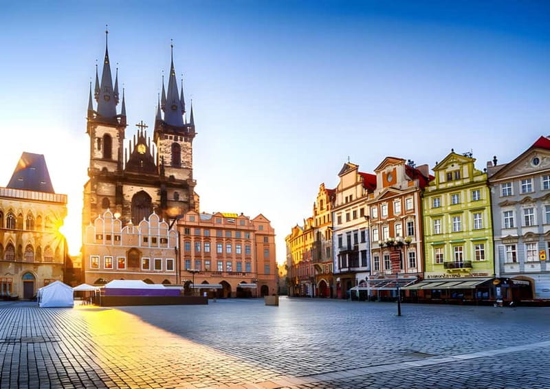 Prague: Full-Day Guided Tour of Prague in a Small-Group - Key points at a glance