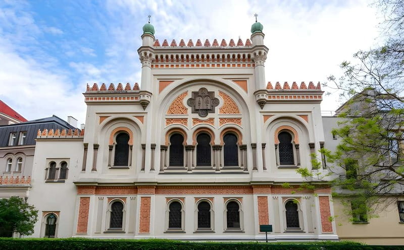Prague: Full-Day Guided Tour of Prague in a Small-Group - What the $47 price really buys you