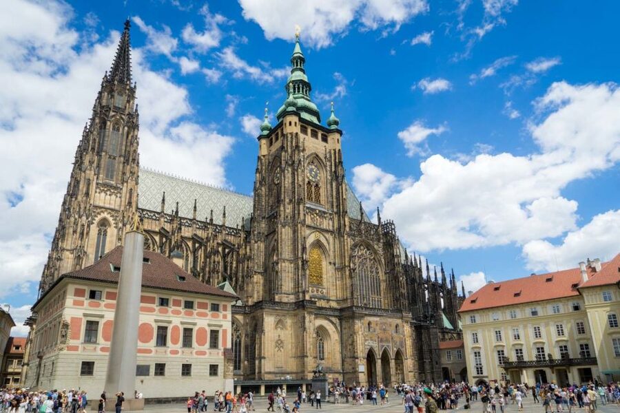 Prague: Full-Day Old Town, River Cruise & Prague Castle Tour - Why this full-day Prague tour works well