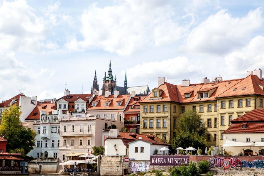 Prague: Full-Day Sightseeing Tour with Cruise and Lunch - Key points to know before booking