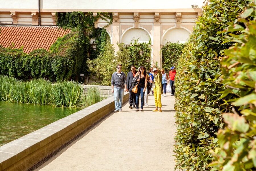 Prague: Full-Day Sightseeing Tour with Cruise and Lunch - Why this tour works as a first day in Prague