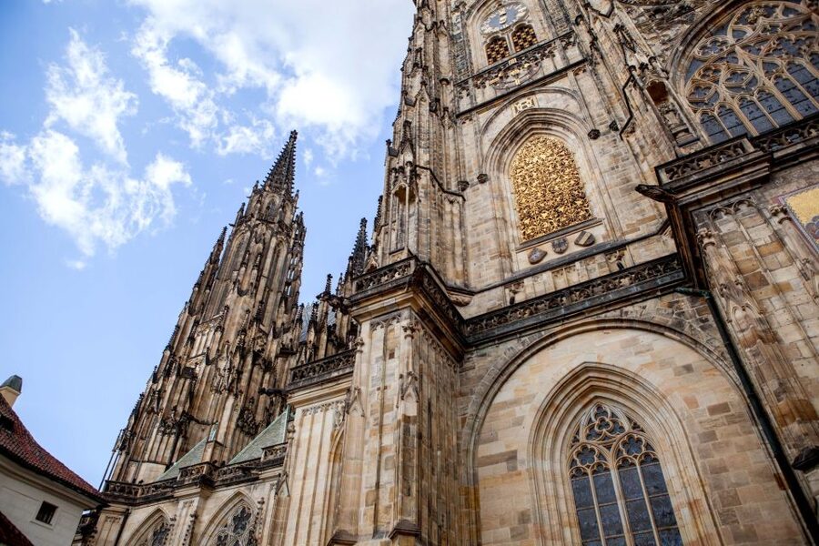 Prague: Full-Day Sightseeing Tour with Cruise and Lunch - Josefov, Paris Street, and the Jewish Quarter