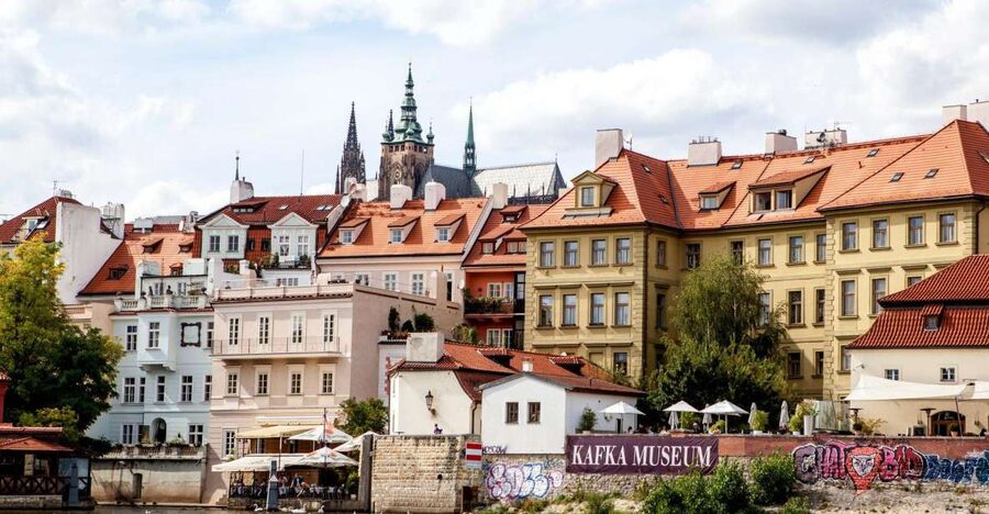 Prague: Full-Day Sightseeing Tour with Cruise and Lunch - Charles Bridge and the river finale