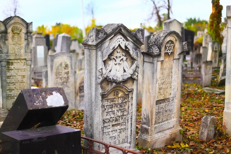 Prague: Full-Day Tour with Lunch and River Boat Cruise - The Jewish Quarter and the former ghetto