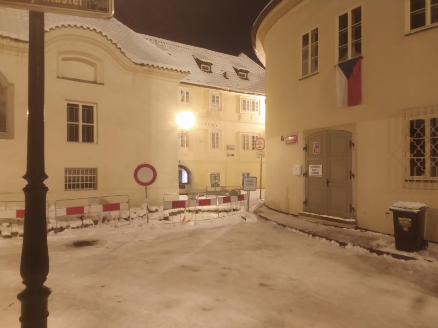 Prague: Ghost Walking Tour - What the storytelling adds