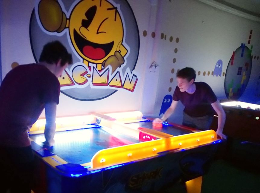 Prague: Glow Golf Mini Golf Game by UV Light - Practical Tips for a Better Round