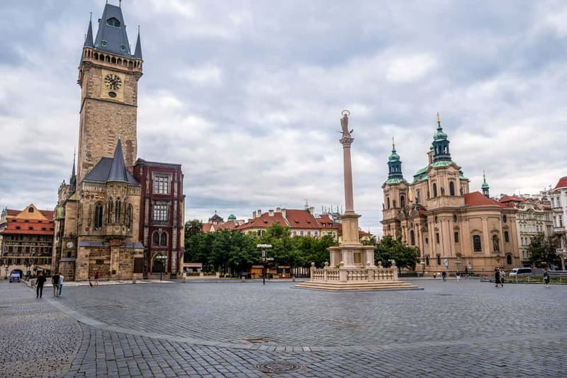 Prague Grand 2,5 hour + 2 hour exterior walking tour - What the guides add to the experience