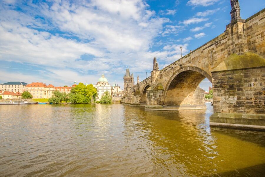 Prague: Guided Bus & Walking Tour with River Cruise & Lunch - A fast introduction to Prague’s main sights