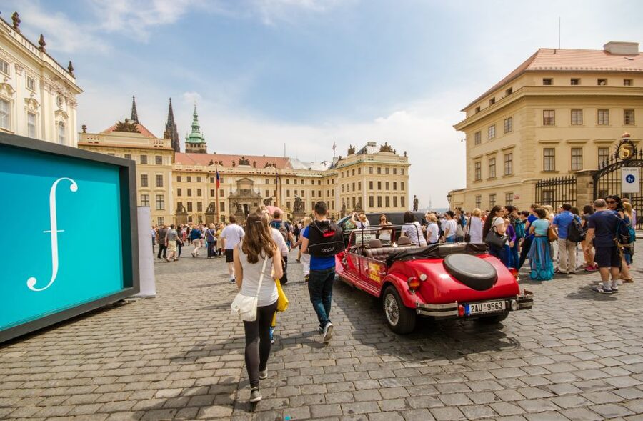 Prague: Guided Bus & Walking Tour with River Cruise & Lunch - Guides make or break a long day