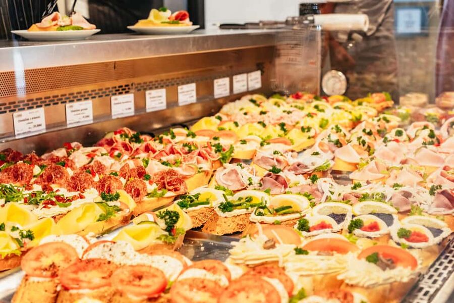 Prague: Guided Street Food Walking Tour - Who should take this Prague food walk?