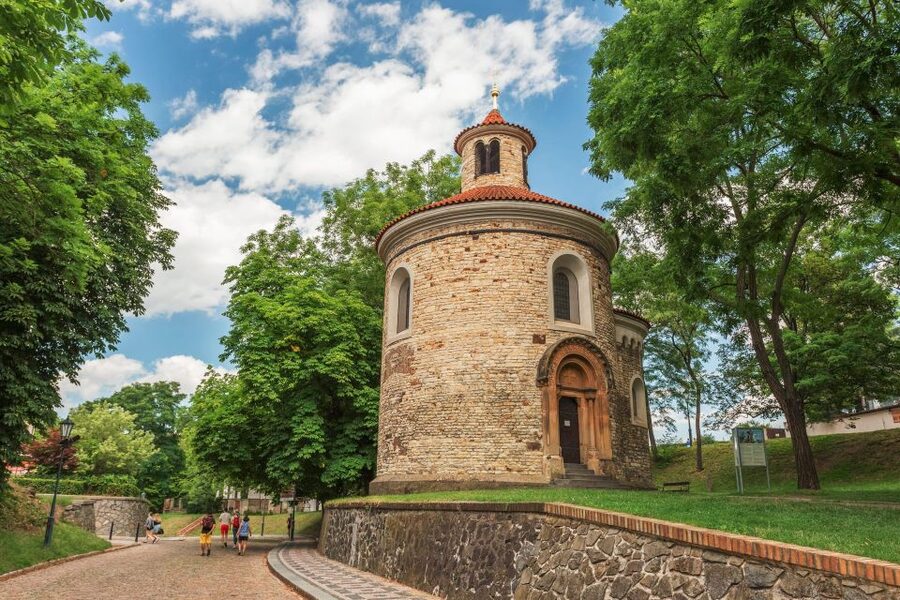Prague: Guided tour to the historic fortress of Vyšehrad - What the private 1.5-hour format means