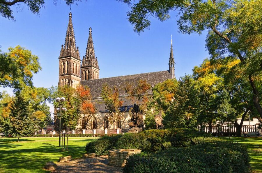 Prague: Guided tour to the historic fortress of Vyšehrad - Walking the centuries-old fortress ramparts