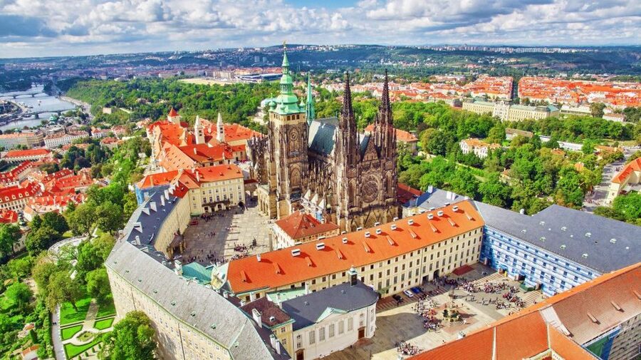 Prague Half Day Private Guided Tour by Car or Foot - Reaching Prague Castle without losing time