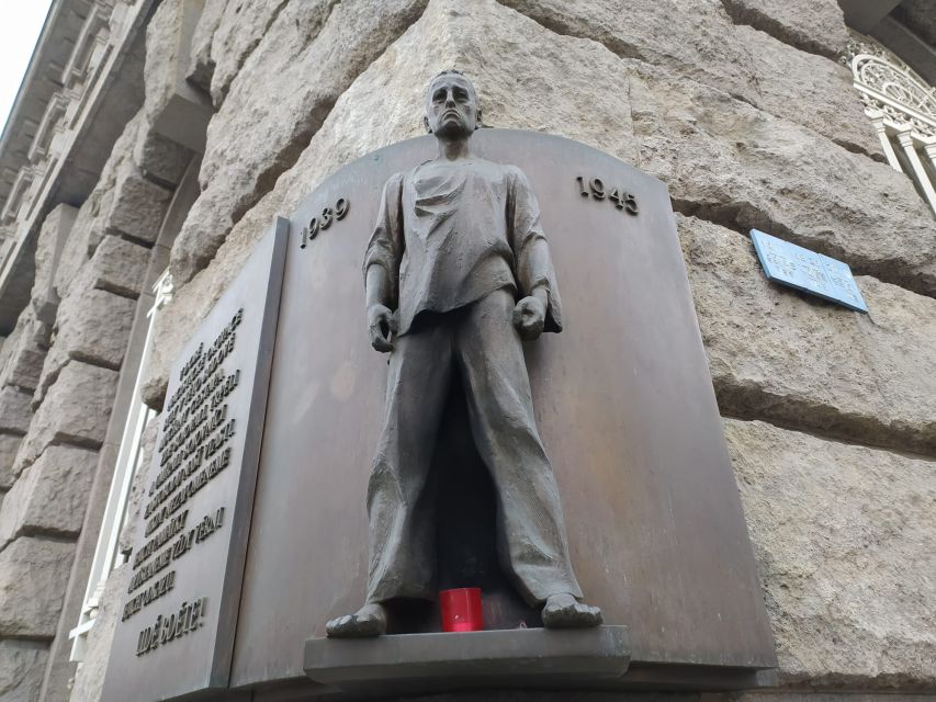 Prague: Historical Walking Tour with Focus on World War 2 - Prague’s wartime story begins with a classroom-style introduction