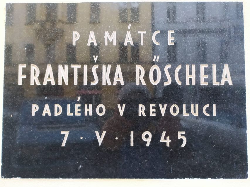 Prague: Historical Walking Tour with Focus on World War 2 - How the guide shapes the experience