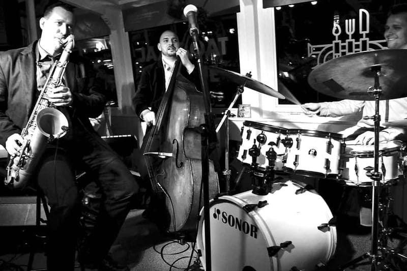 Prague: Jazz Boat Cruise with Live Concert and Optional Meal - Why a jazz cruise suits Prague so well