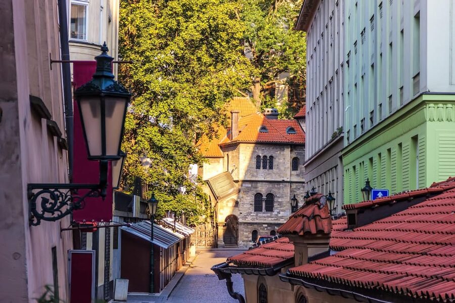 Prague: Jewish Quarter Half-Day Private Walking Tour - Spanish Synagogue: a polished opening to the neighborhood