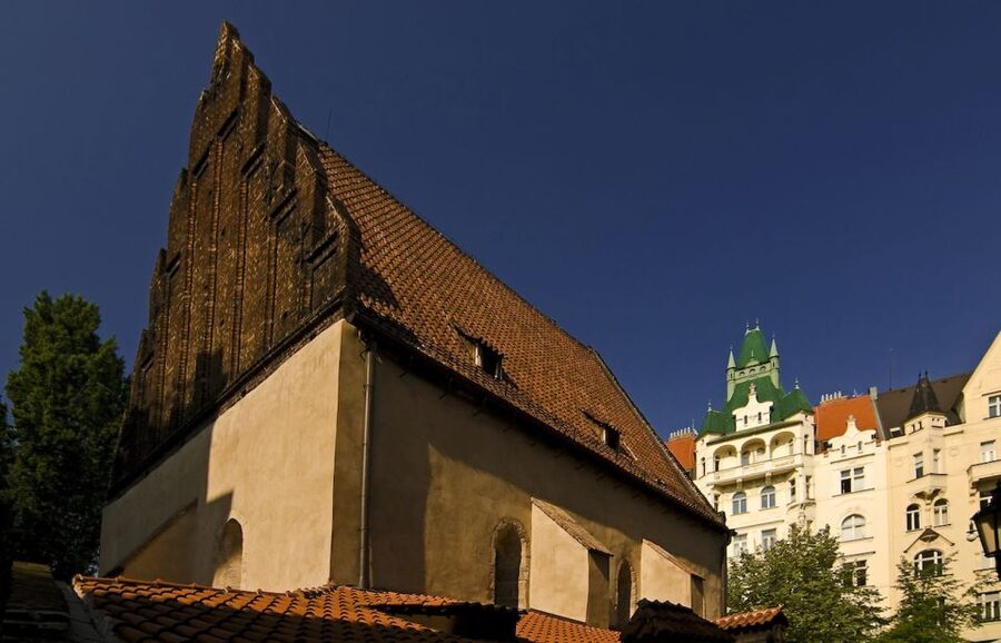 Prague Jewish Quarter Tour in French with Monuments Entrance - The Old Jewish Cemetery and Ceremonial Hall