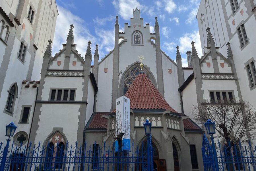 Prague: Jewish Town Guided Walking Tour - Starting with Prague’s medieval Jewish town