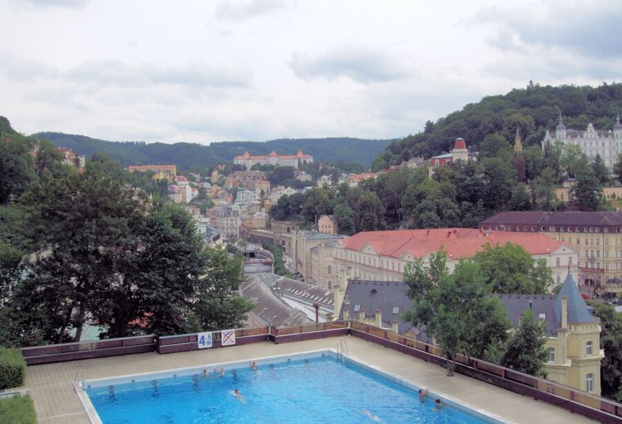 Prague: Karlovy Vary Tour with Lunch and Moser Museum Visit - Guides, languages, and the small details that matter