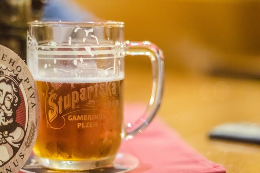 Prague: Legendary Beer Tour with Dinner - Guides make the difference