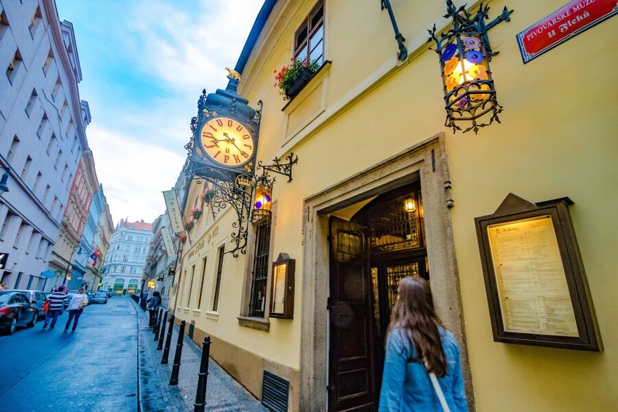 Prague: Legendary Beer Tour with Dinner - What the $81 price covers