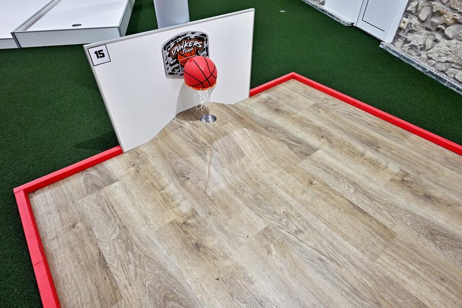 Prague: Mazemania Miniature Golf Experience - What the atmosphere is like