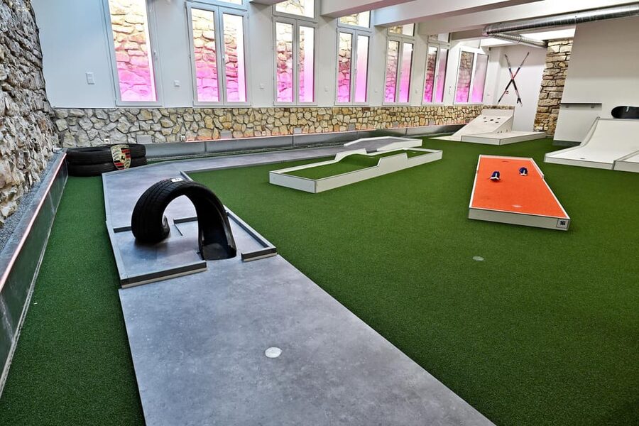 Prague: Mazemania Miniature Golf Experience - What the 4.8 rating tells you