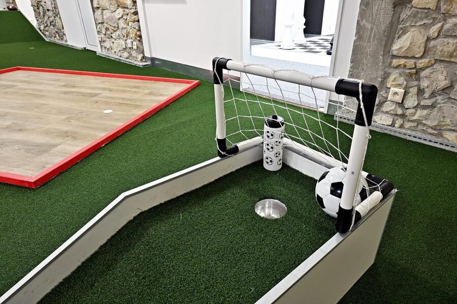 Prague: Mazemania Miniature Golf Experience - Small drawbacks to consider before booking