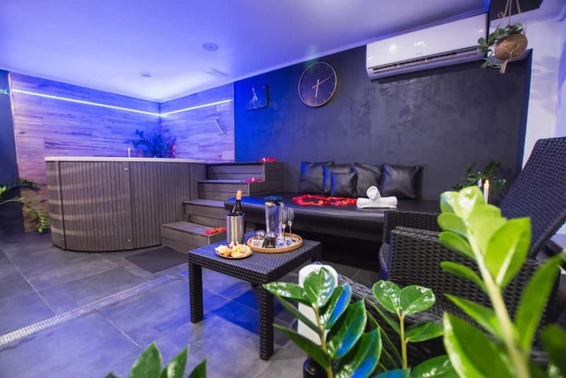 Prague: Modern Private Spa with Jacuzzi and Sauna - Choosing between Kladenská and Veleslavín