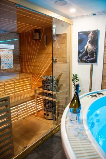 Prague: Modern Private Spa with Jacuzzi and Sauna - Who should book this experience?