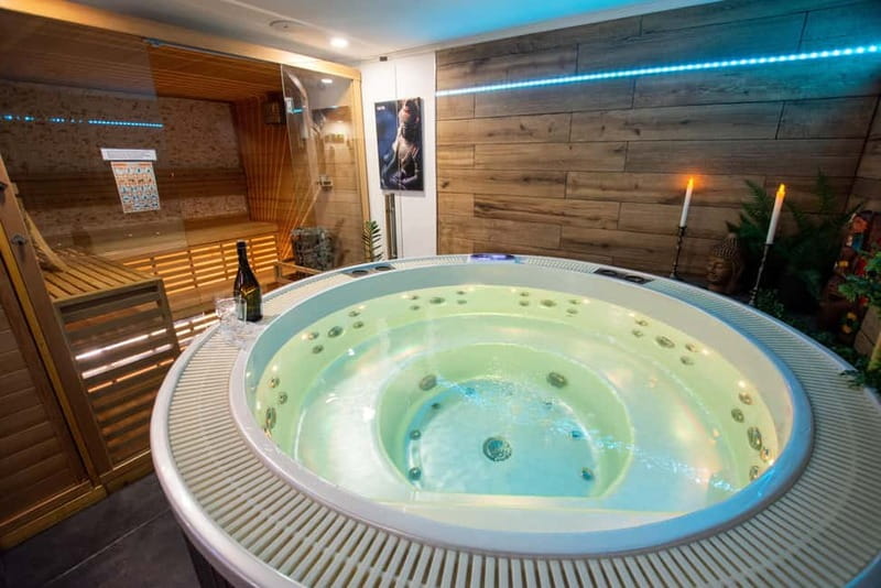 Prague: Modern Private Spa with Jacuzzi and Sauna - What your two-hour session includes