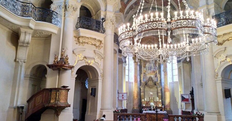 Prague: Old Town and Classical Concert Tour - Who should book this experience?