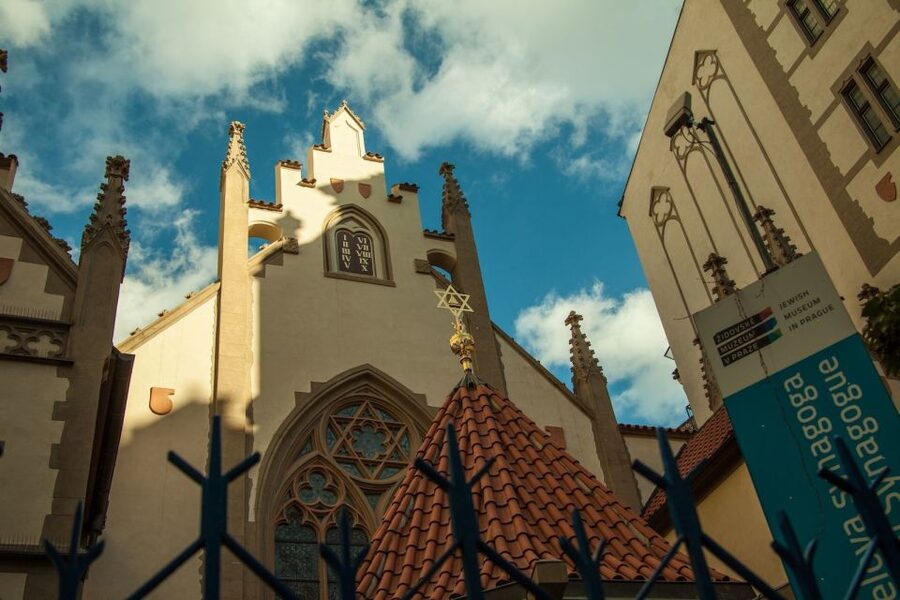 Prague: Old Town and Jewish Quarter Guided Tour in German - Josefov, Kafka, and the Jewish Quarter from outside