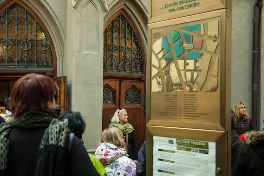Prague: Old Town and Jewish Quarter Guided Tour in German - Finishing at Charles Bridge