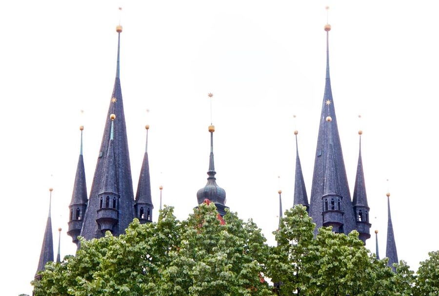 Prague: Old Town and Jewish Quarter Guided Walking Tour - Why the guide matters in Josefov