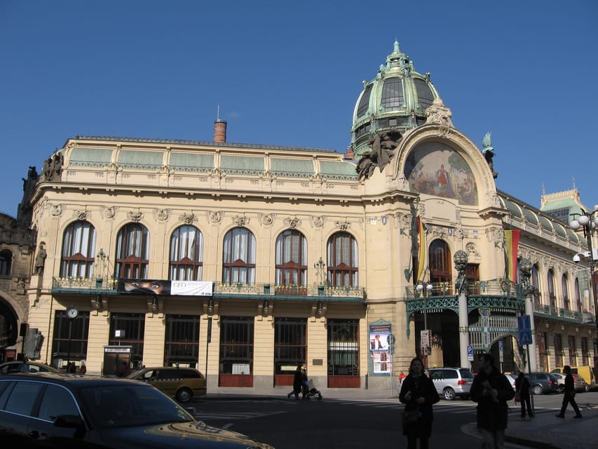 Prague: Old Town and Jewish Quarter Guided Walking Tour - The Astronomical Clock finale