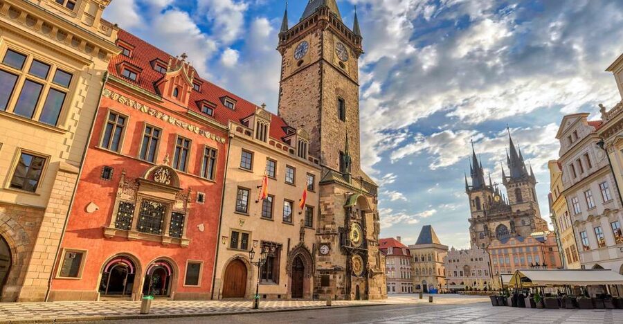 Prague: Old Town, Jewish Quarter & Astro Clock Walking Tour - Key points at a glance