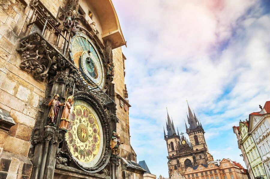 Prague: Old Town, Jewish Quarter & Astro Clock Walking Tour - Finishing at Charles Bridge