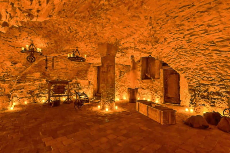 Prague: Oldtown, Medieval Underground & Dungeon History Tour - Key things to know before you book