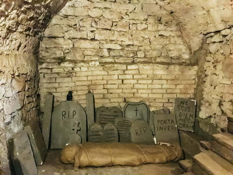 Prague: Oldtown, Medieval Underground & Dungeon History Tour - The dungeon, torture instruments, and Jan Mydlář