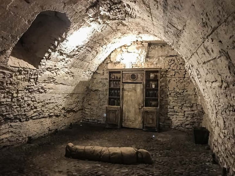 Prague: Oldtown, Medieval Underground & Dungeon History Tour - Descending into Romanesque and Gothic Prague