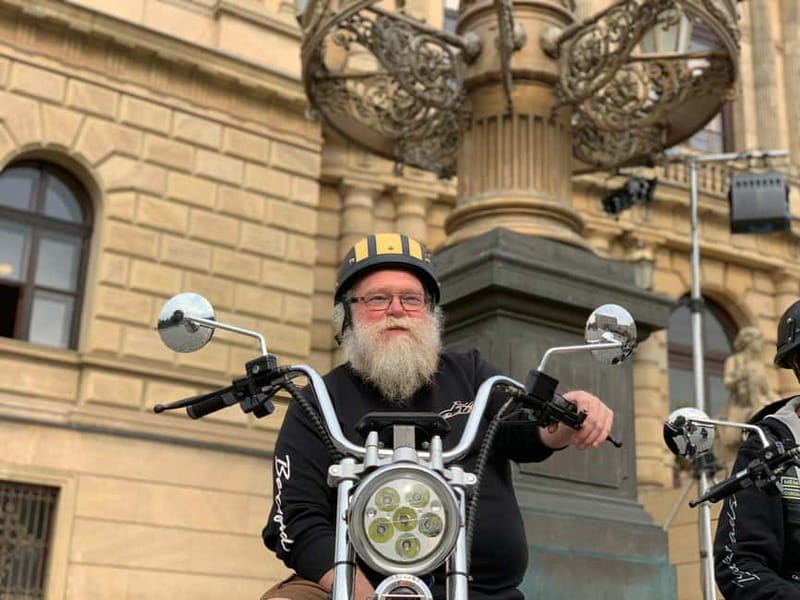 Prague: Panoramic Viewpoints Guided Electric Tricycle Tour - What the longer tour adds at Prague Castle