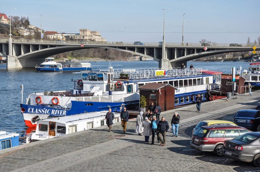 Prague: Panoramic Vltava River Cruise - Prague Castle from the water